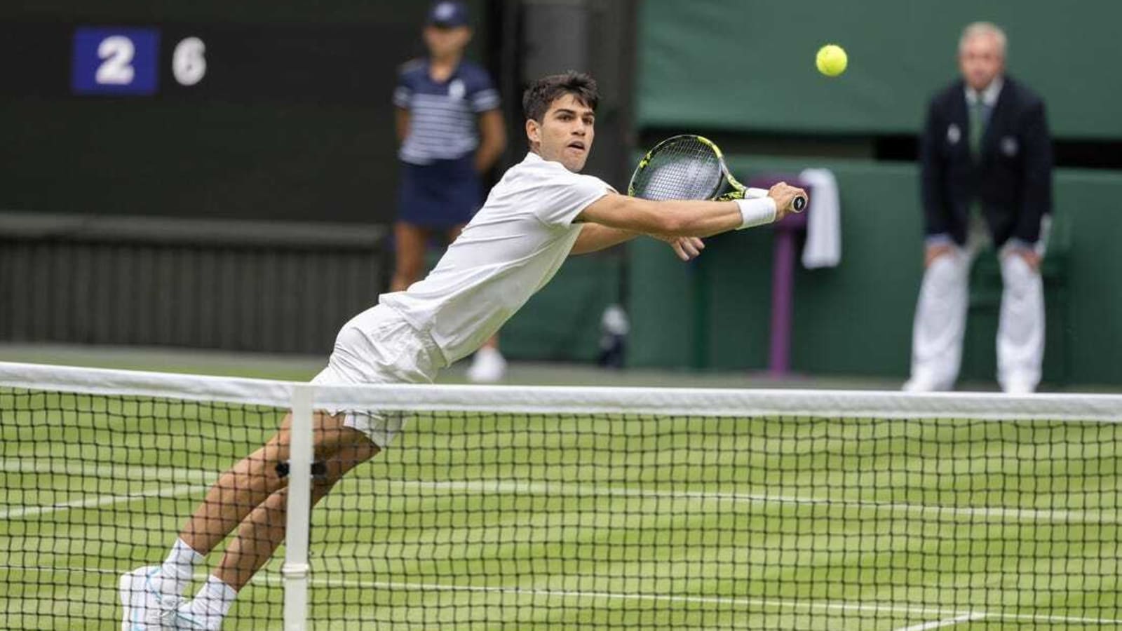 Jannik Sinner, Carlos Alcaraz open Wimbledon with wins