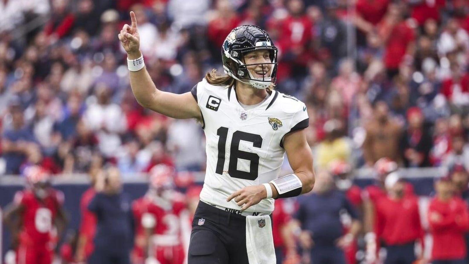 Reports: Jaguars QB Trevor Lawrence signs 5-year, $275M extension