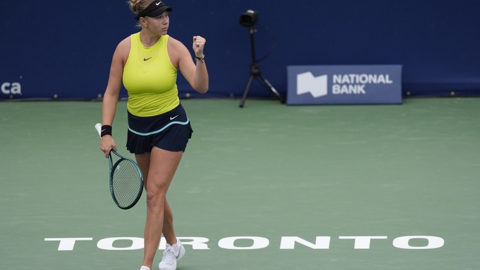 Amanda Anisimova shocks Aryna Sabalenka in Toronto