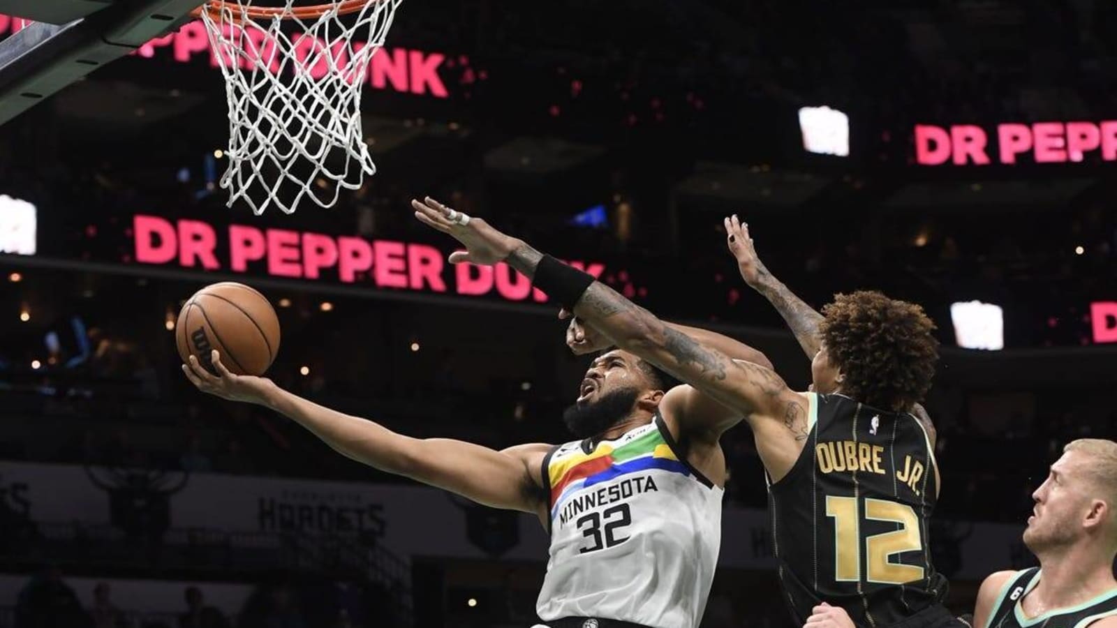 Kelly Oubre Jr., Hornets use big third quarter to beat Wolves