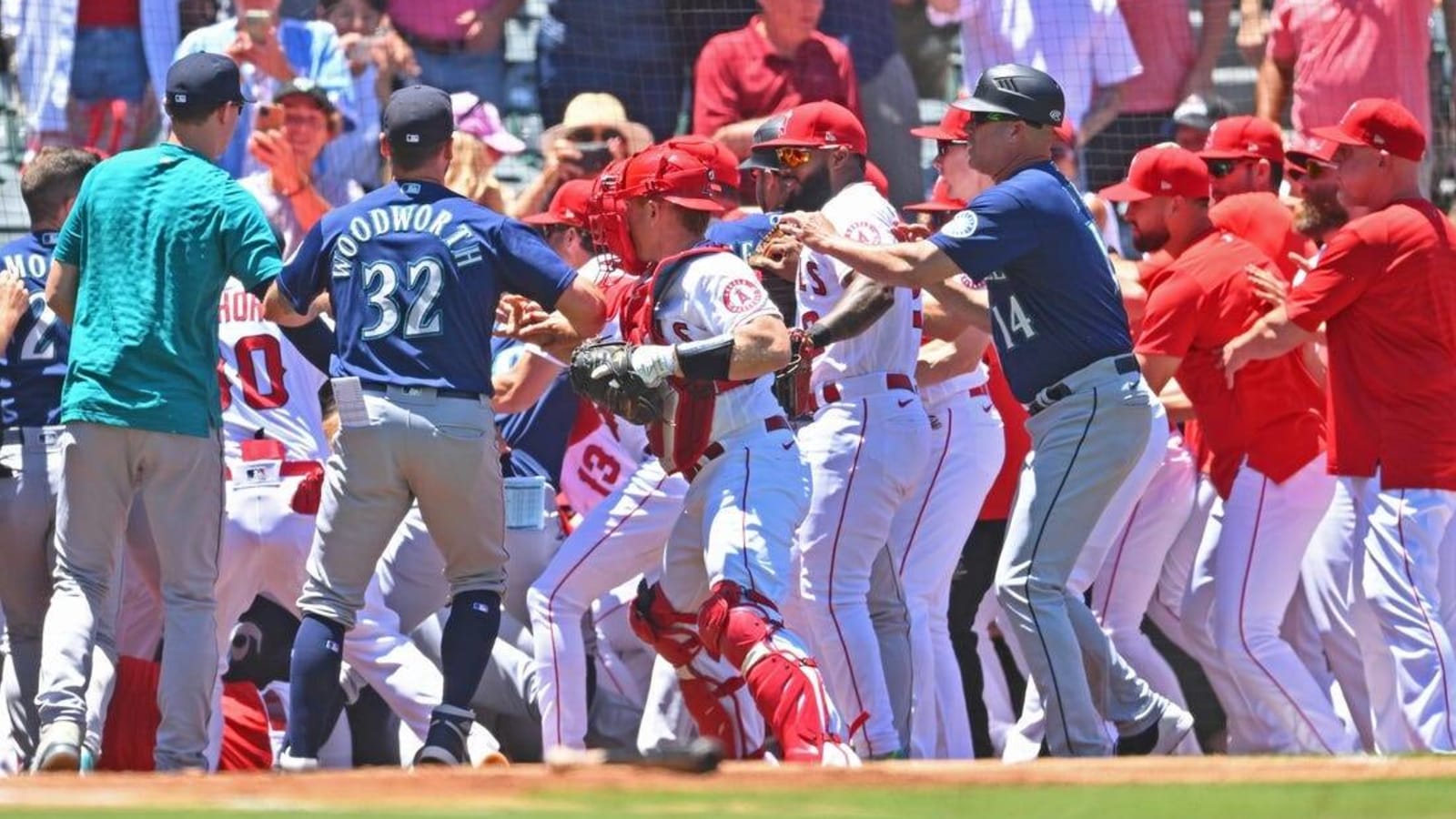 Six players, both managers ejected after Mariners-Angels brawl