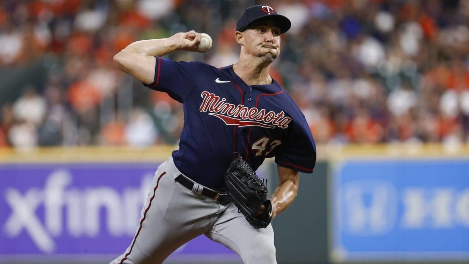 Twins turn to Aaron Sanchez in effort to sweep Giants