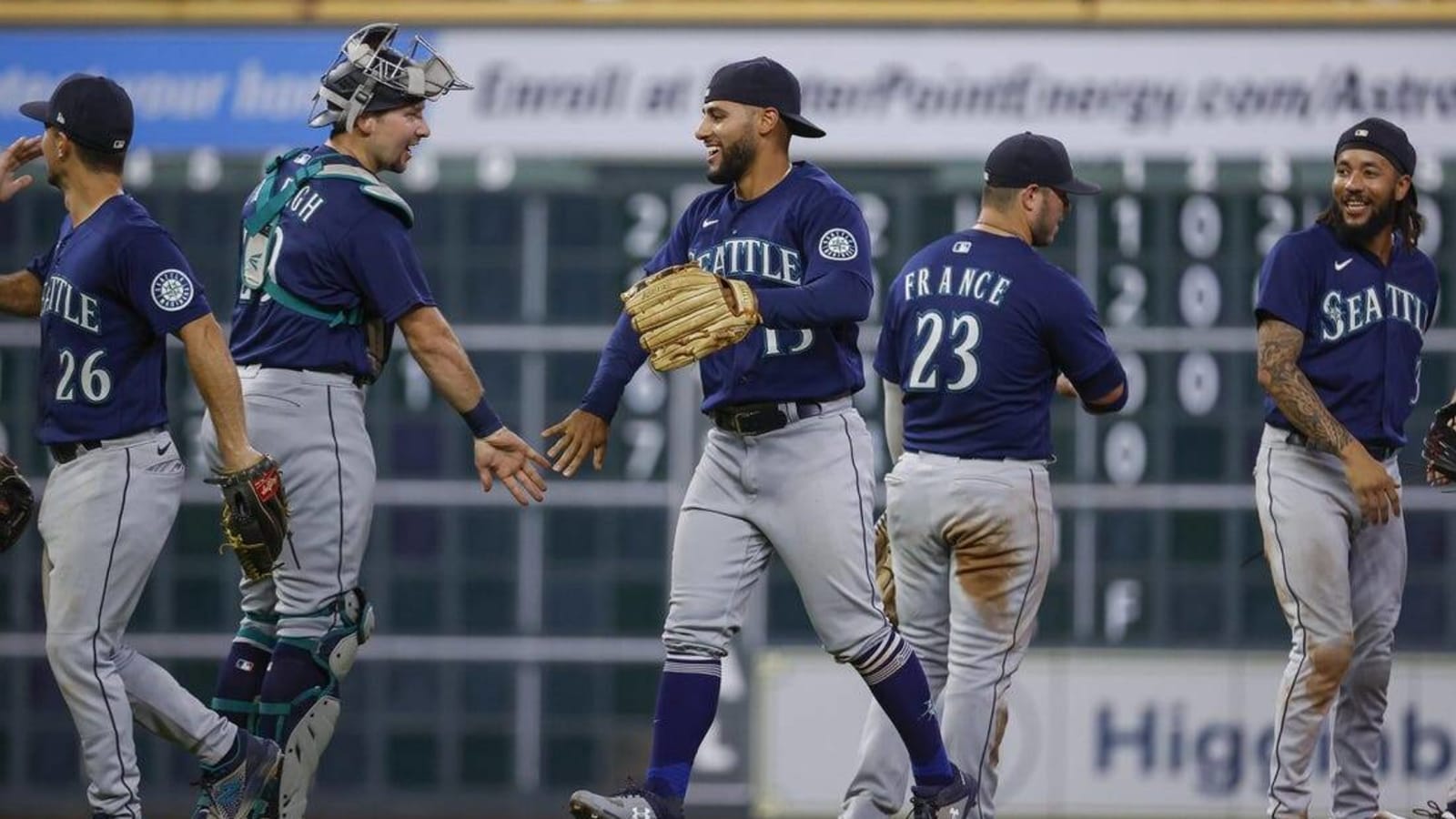 MLB roundup: Mariners rally late, end losing streak to Astros