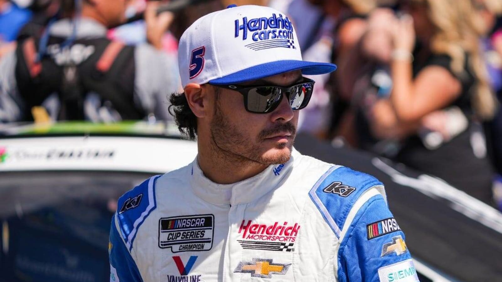 Kyle Larson inks 3-year extension with Hendrick