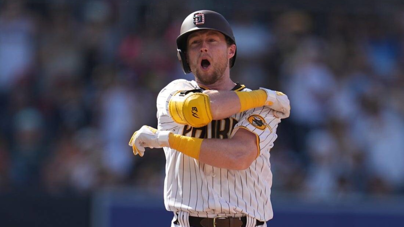 Padres rally to sweep Mexico City Series