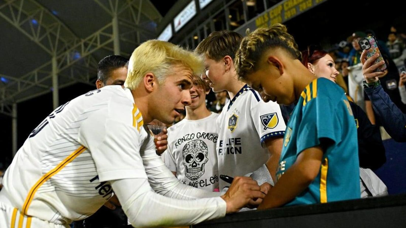Galaxy M Riqui Puig signs extension through 2027