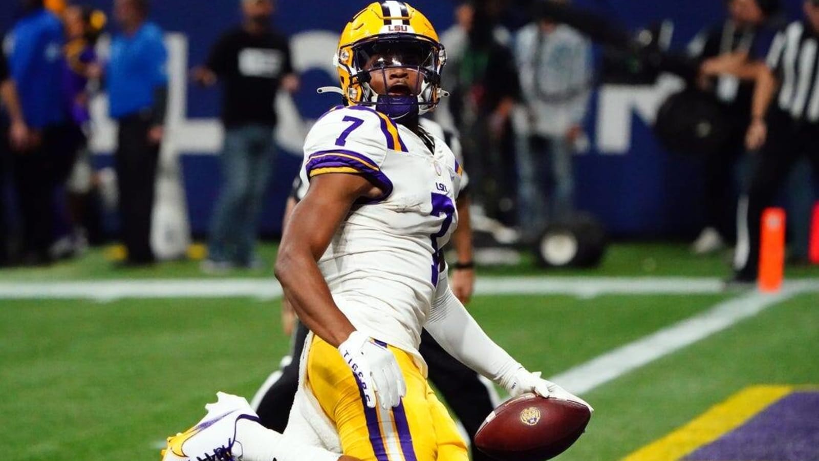 Star WR Kayshon Boutte passing over draft, returning to LSU