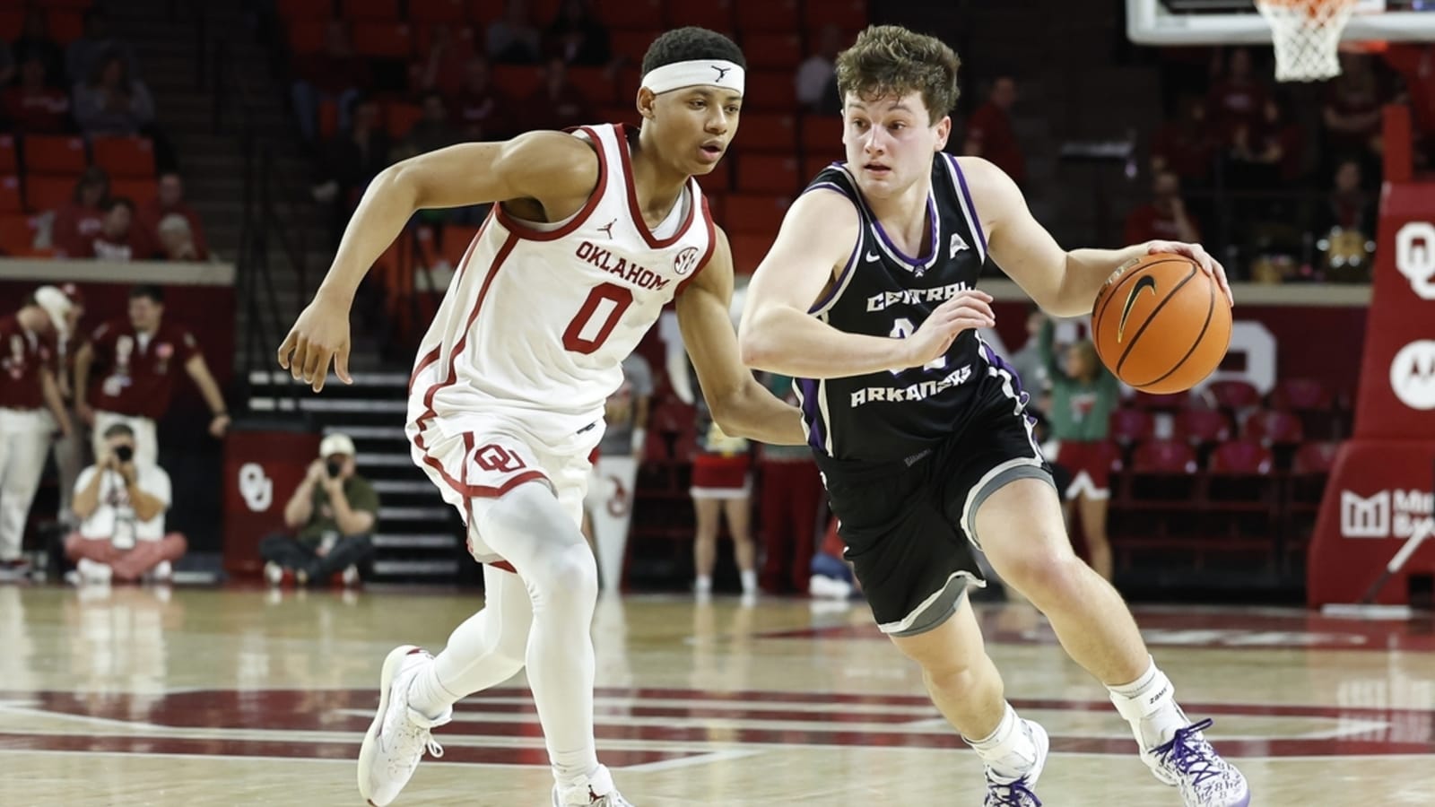 Duke Miles posts 29 as No. 14 Oklahoma cruises past Central Arkansas