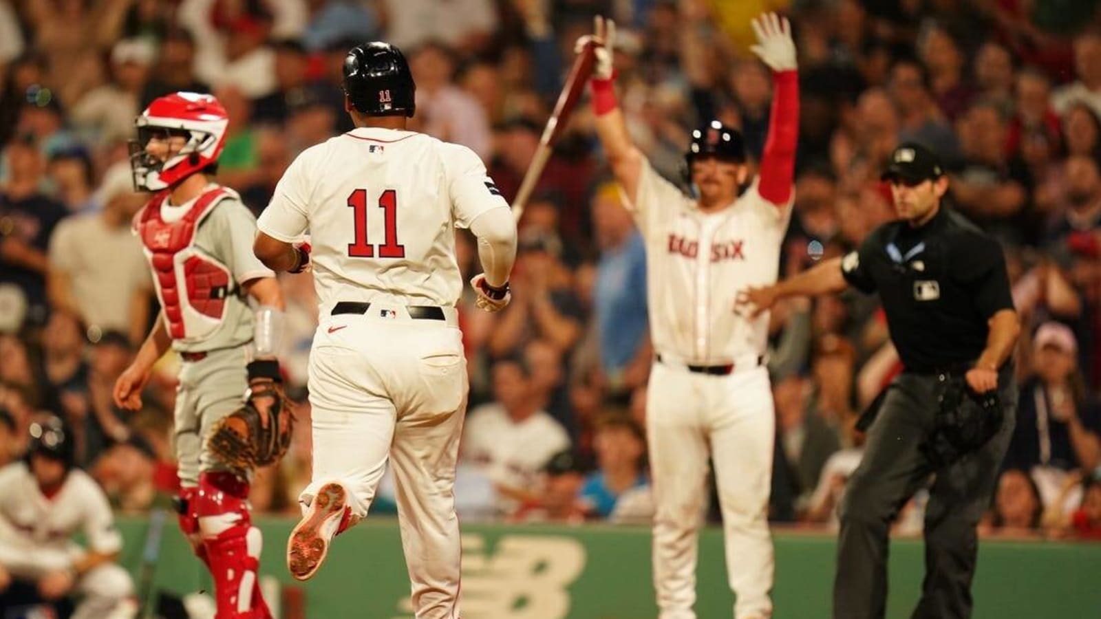 Hot-hitting Red Sox begin series vs. rival Yankees