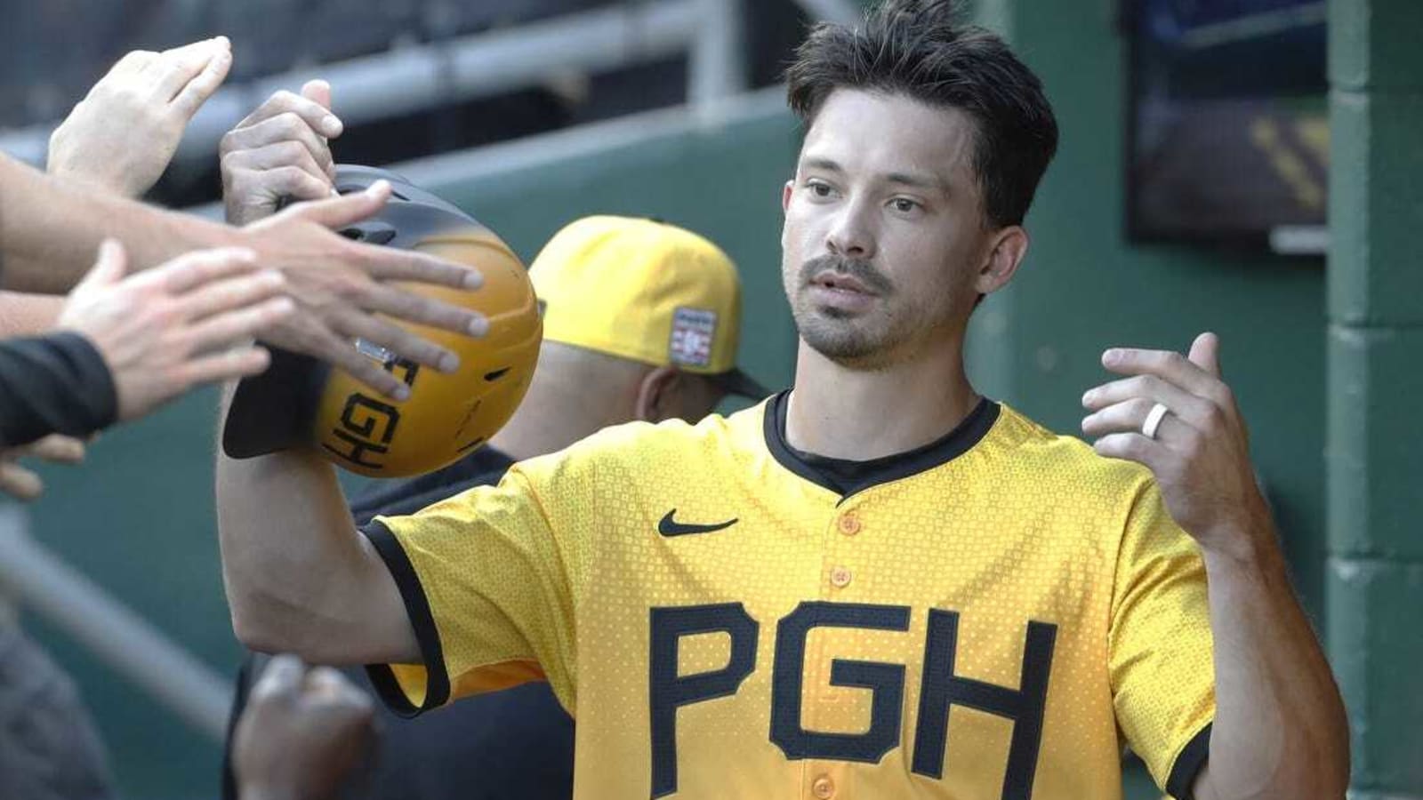 Pirates OF Bryan Reynolds (back) scratched vs. Cardinals