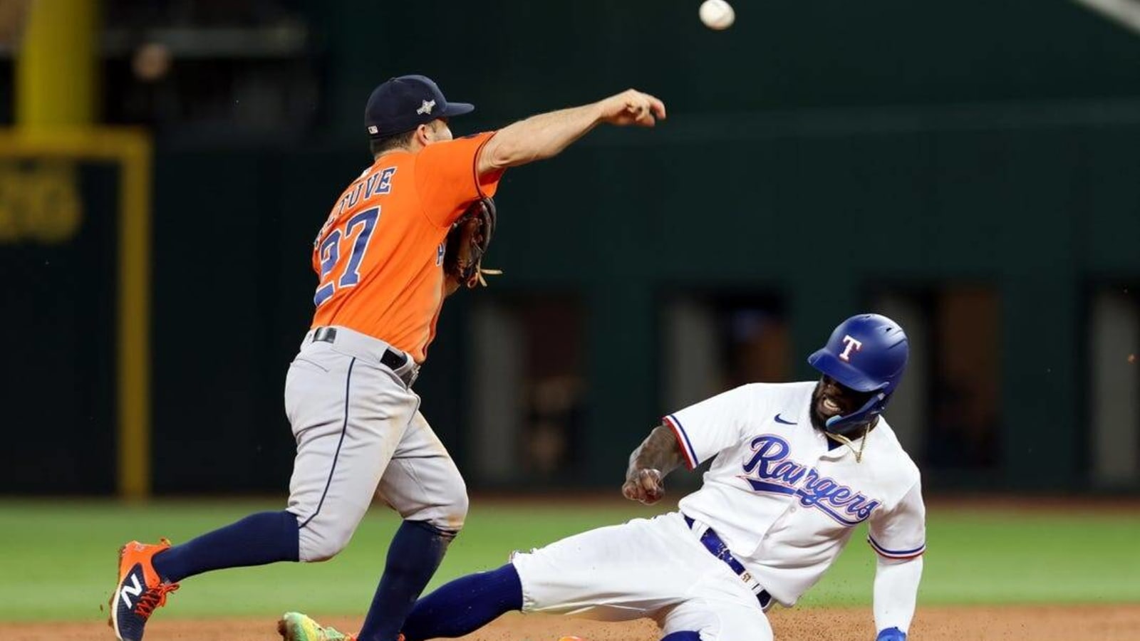 Astros extend road dominance vs. Rangers, level ALCS