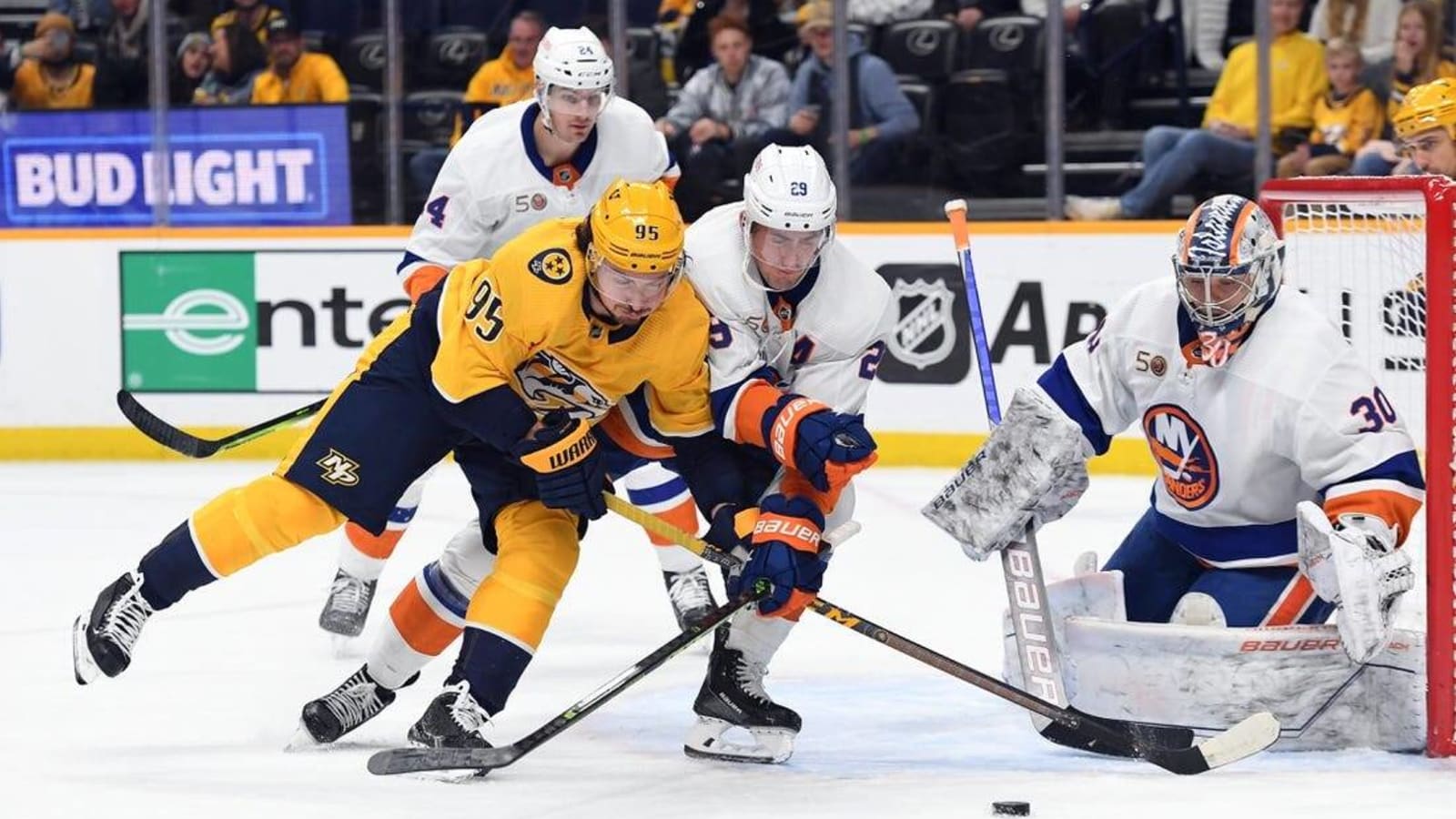 Juuso Parssinen&#39;s two goals lead Predators past Islanders