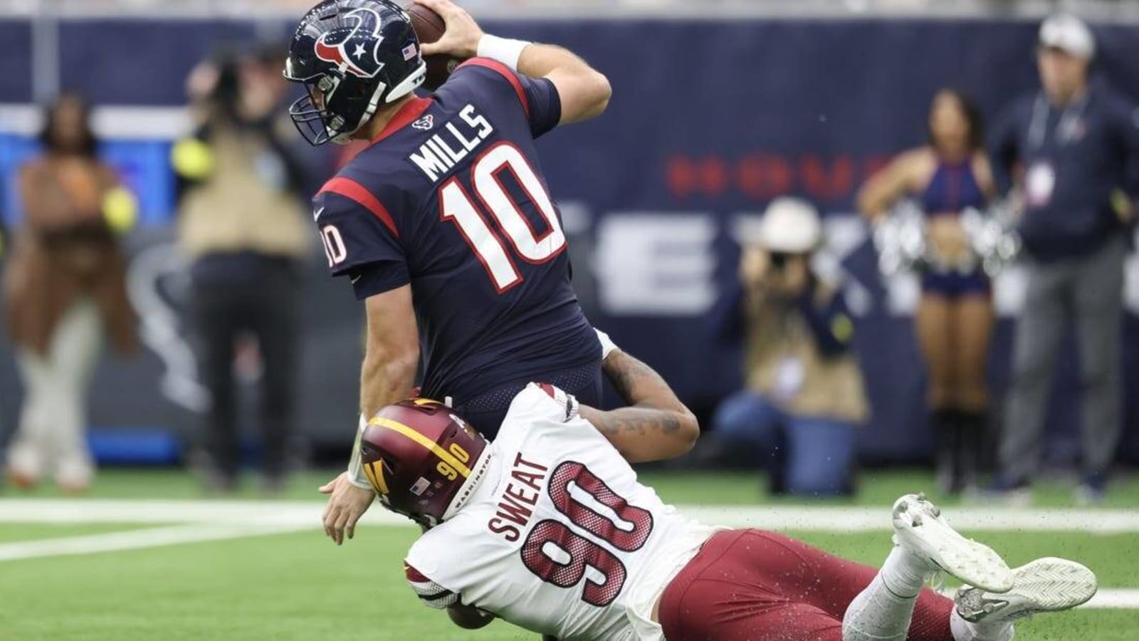 Commanders win as stifling defense holds Texans to 148 yards