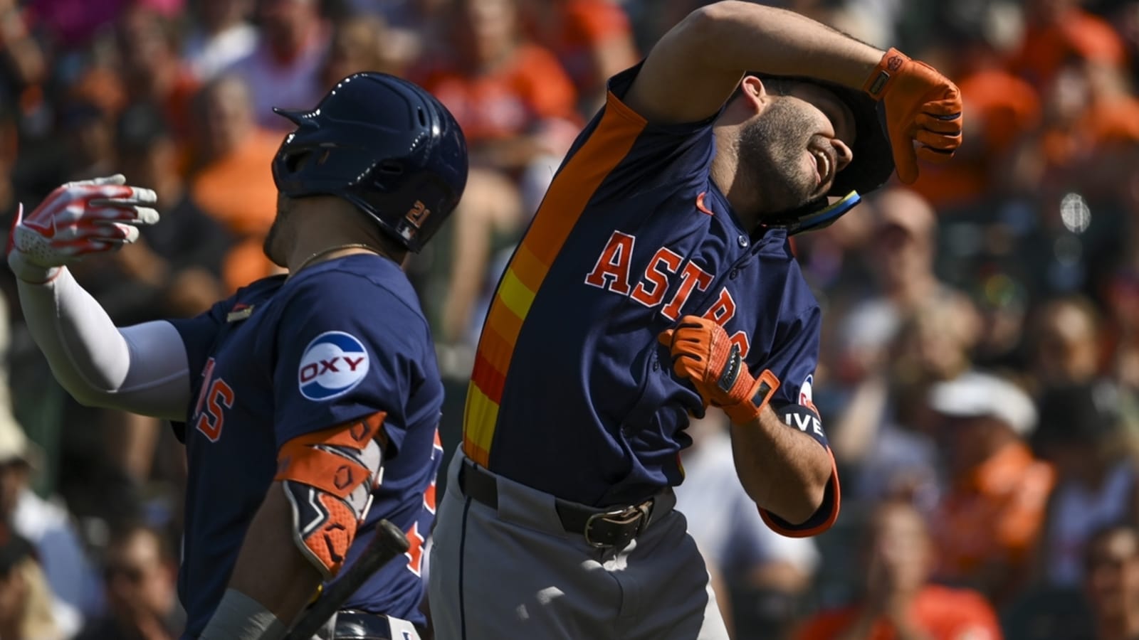 Back-to-back homers rescue Astros against Orioles