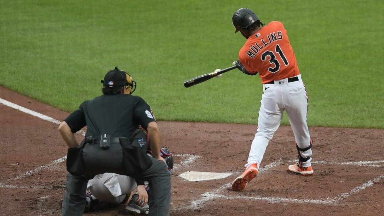 Orioles, with fingers crossed about injury, take on Marlins