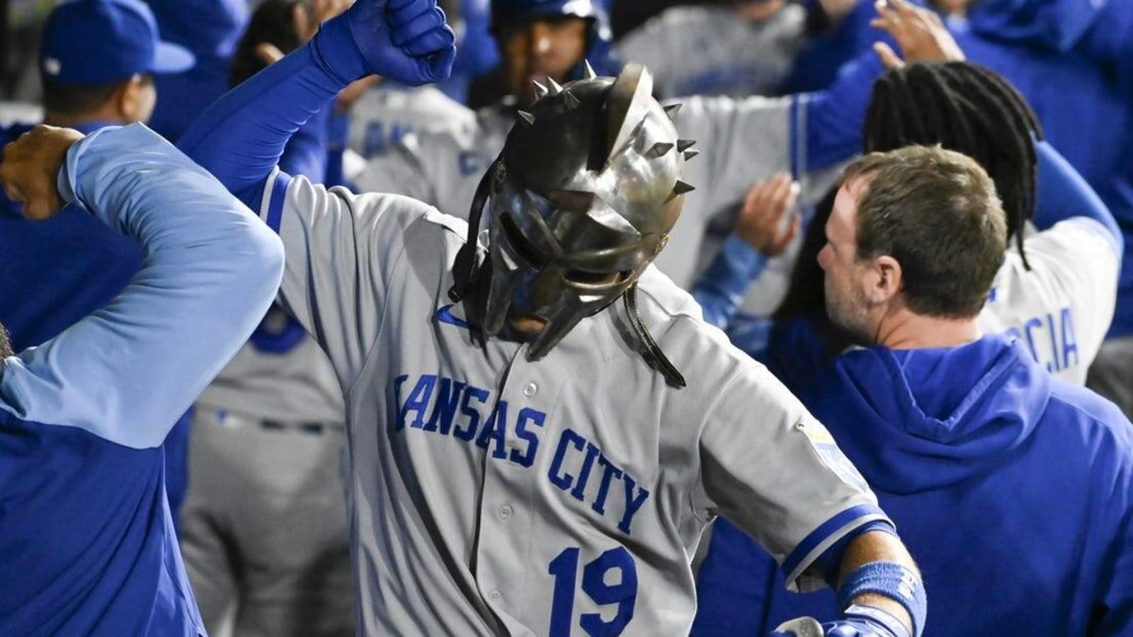 Royals blow lead, get it back to clip White Sox