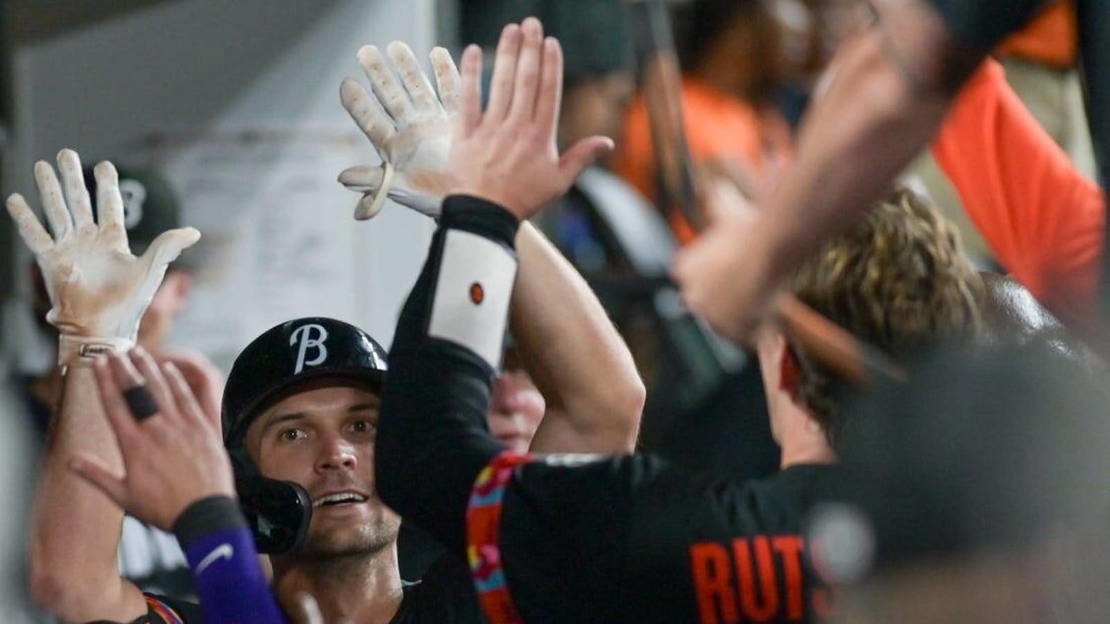 Adam Frazier&#39;s two homers carry Orioles past Marlins