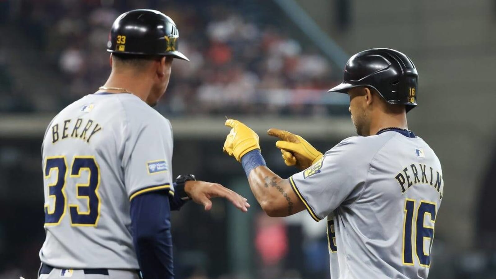 William Contreras stays hot, lifts Brewers over Astros