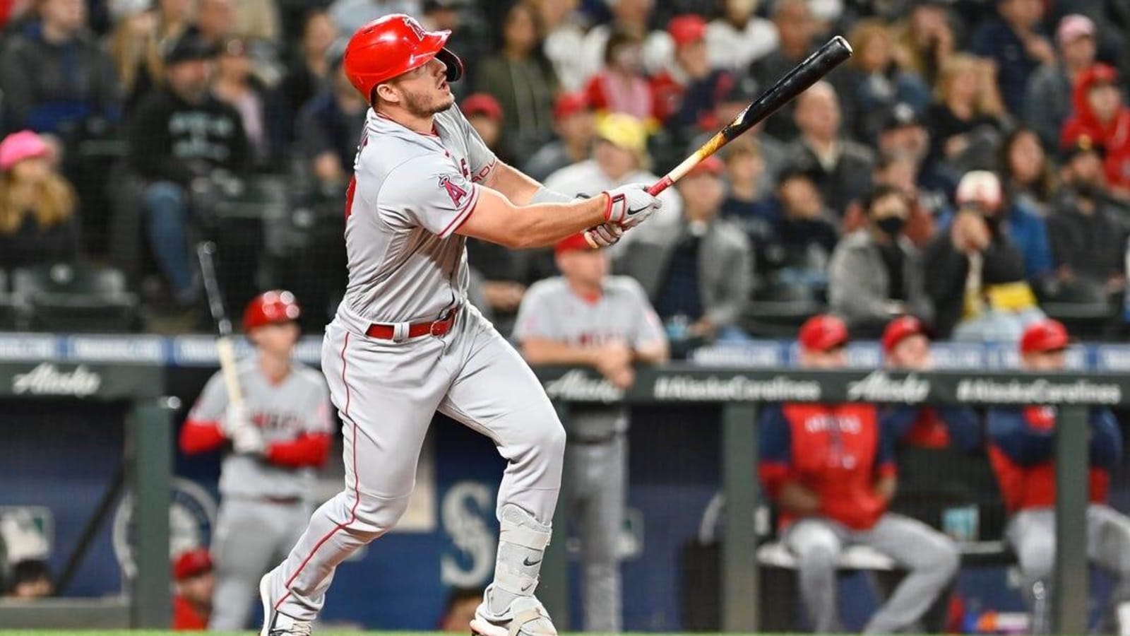 Trout homer twice, Angels beat Mariners