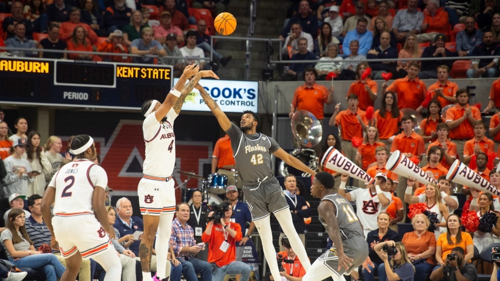 No. 5 Auburn overcomes lull, downs Kent State