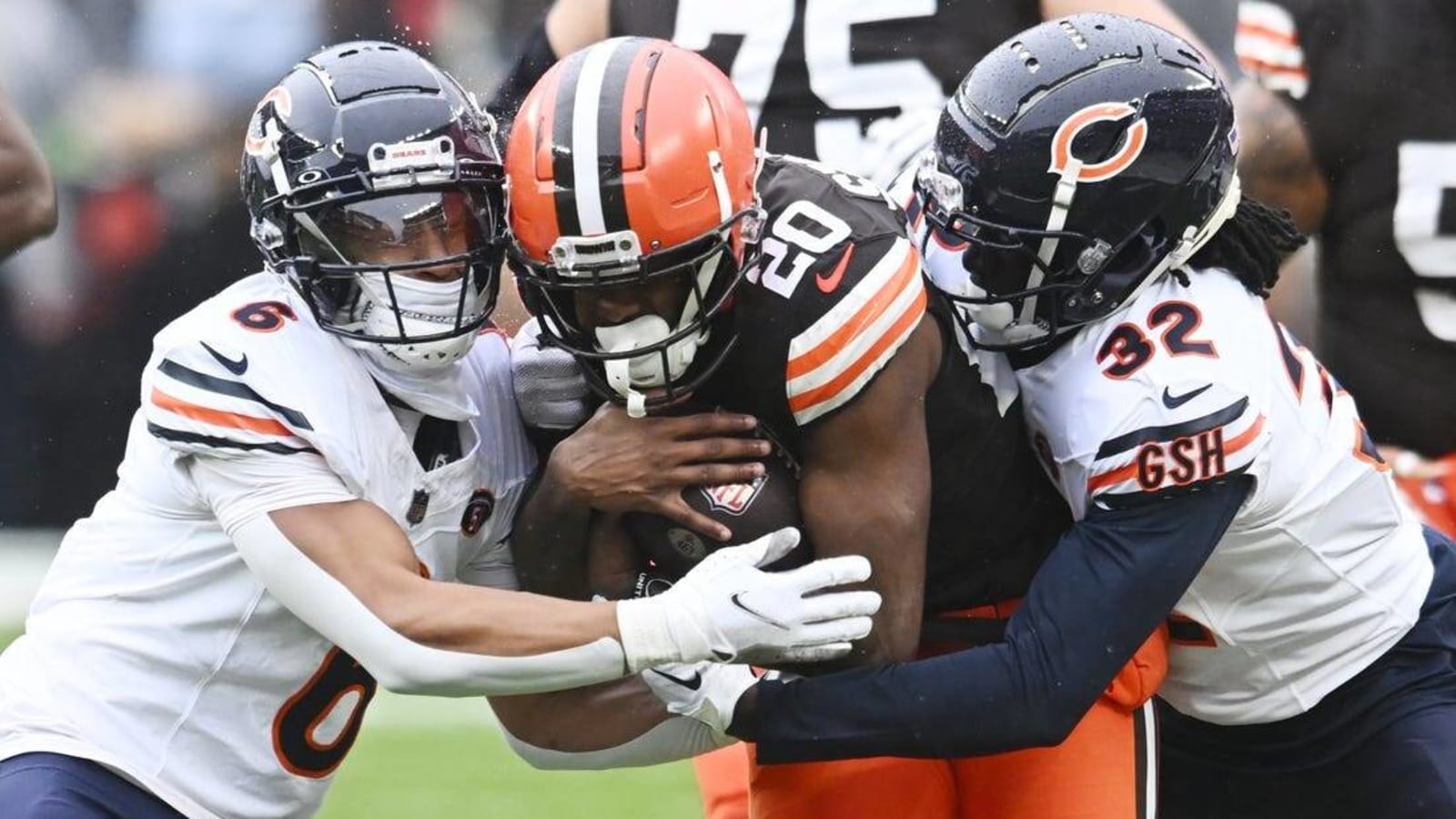 Browns come on strong late to edge past Bears