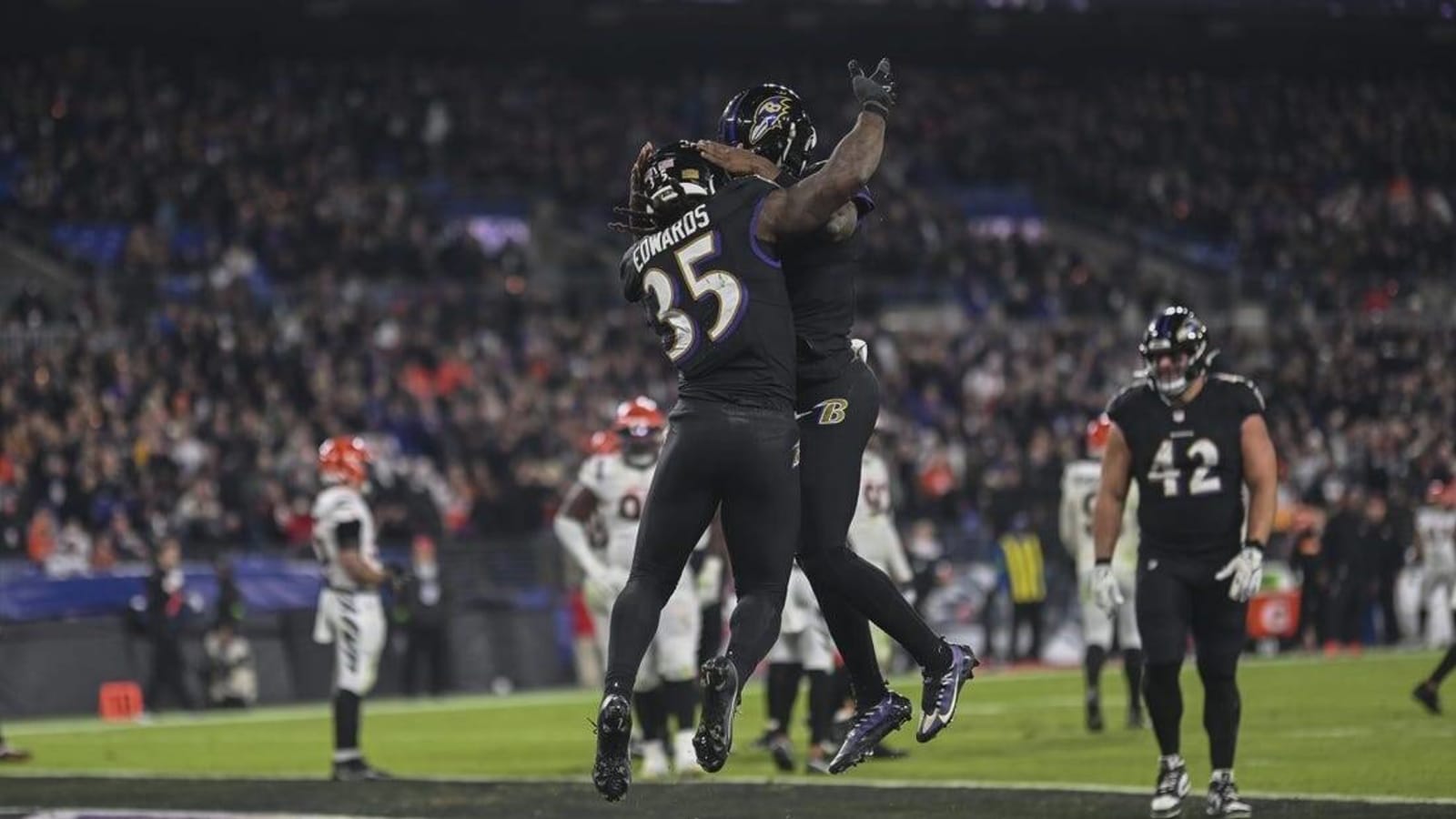 Ravens cruising, out to add to Chargers&#39; bruising