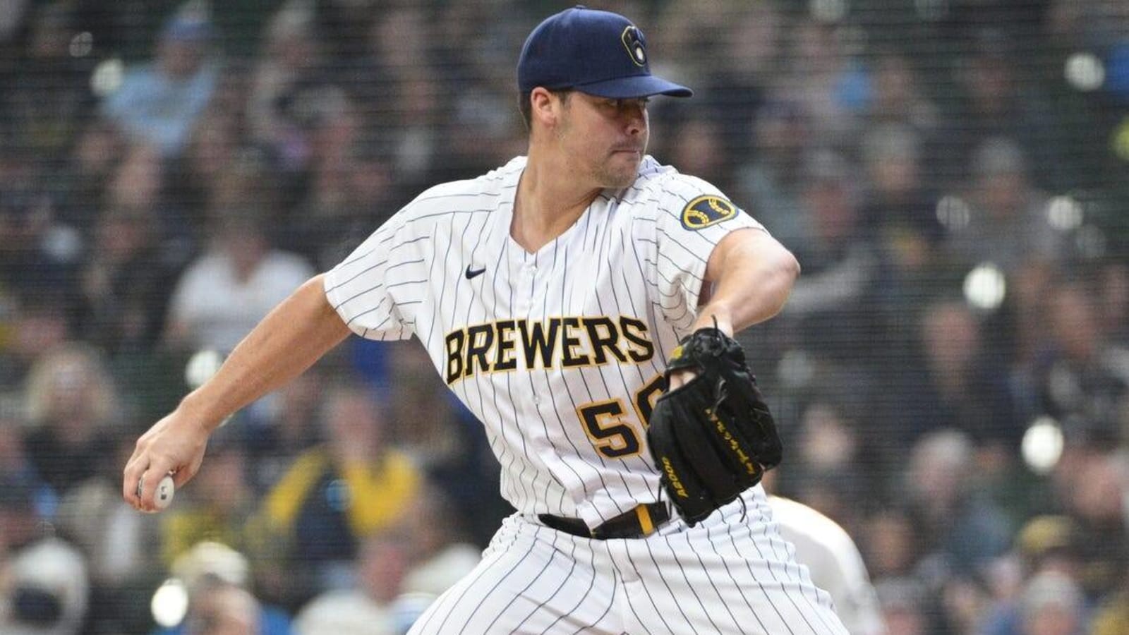 Mariners acquire RHP Justin Topa from Brewers