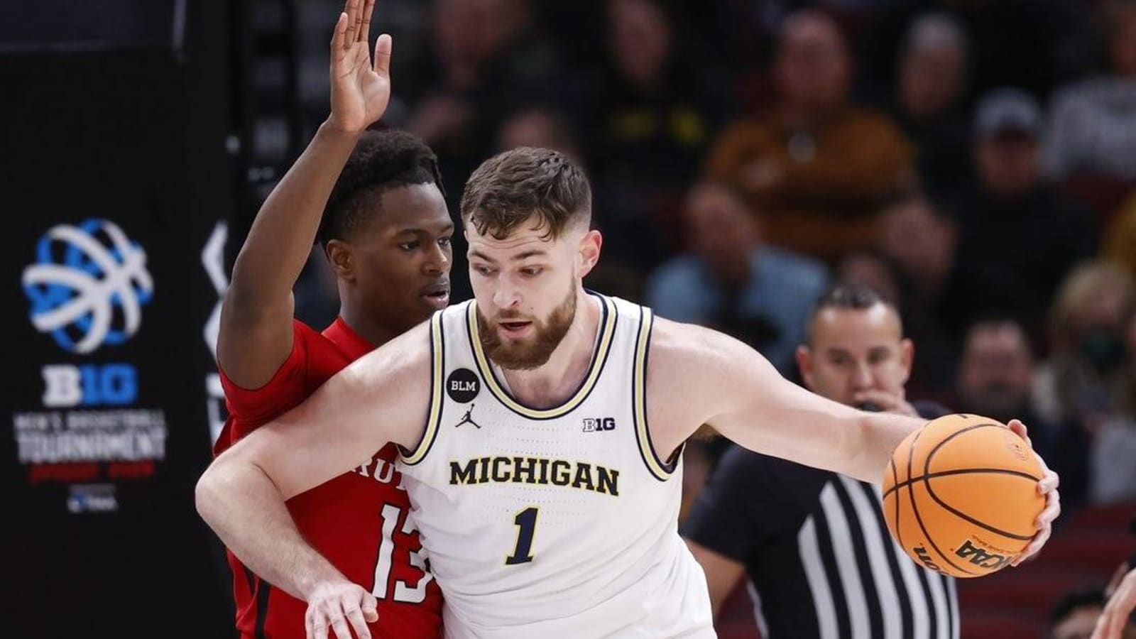 Report: Michigan transfer Hunter Dickinson to visit Kansas