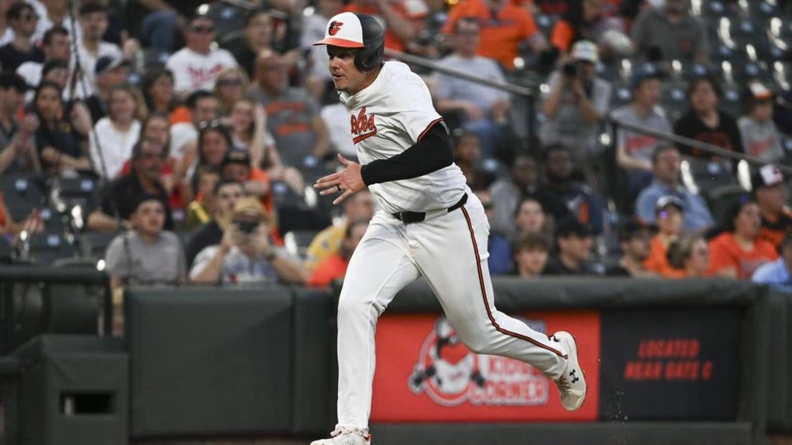 Orioles use long ball to get by Twins