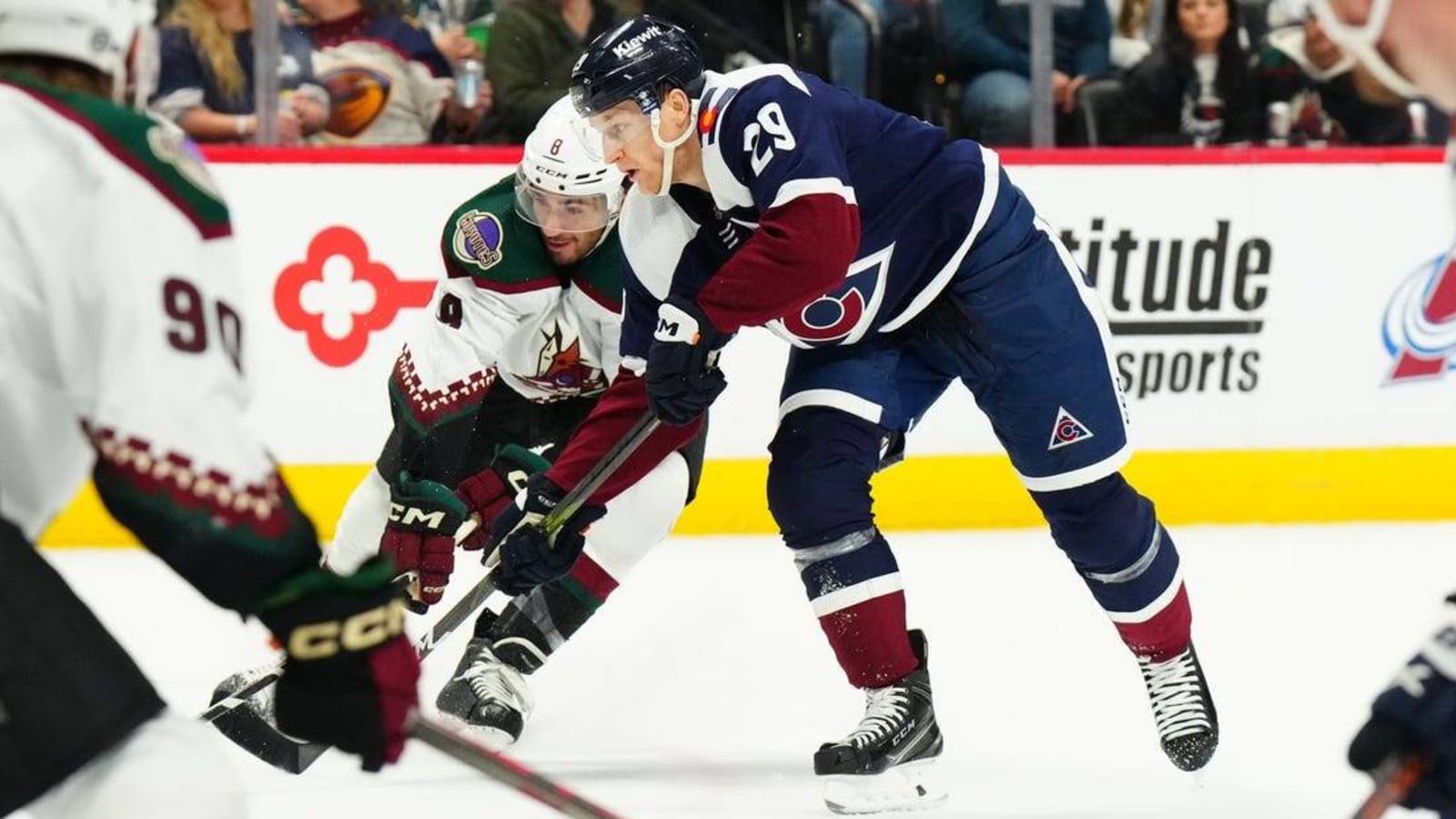 Star players come up big as Avalanche beat Coyotes