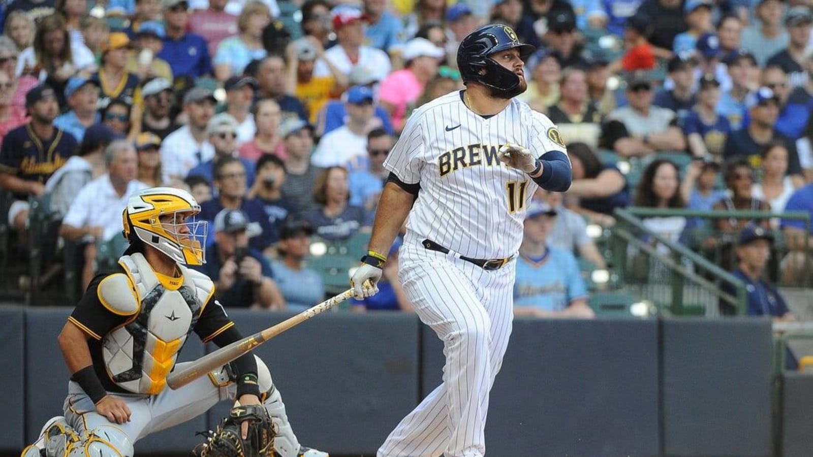 Pirates edge Brewers behind seventh-inning rally