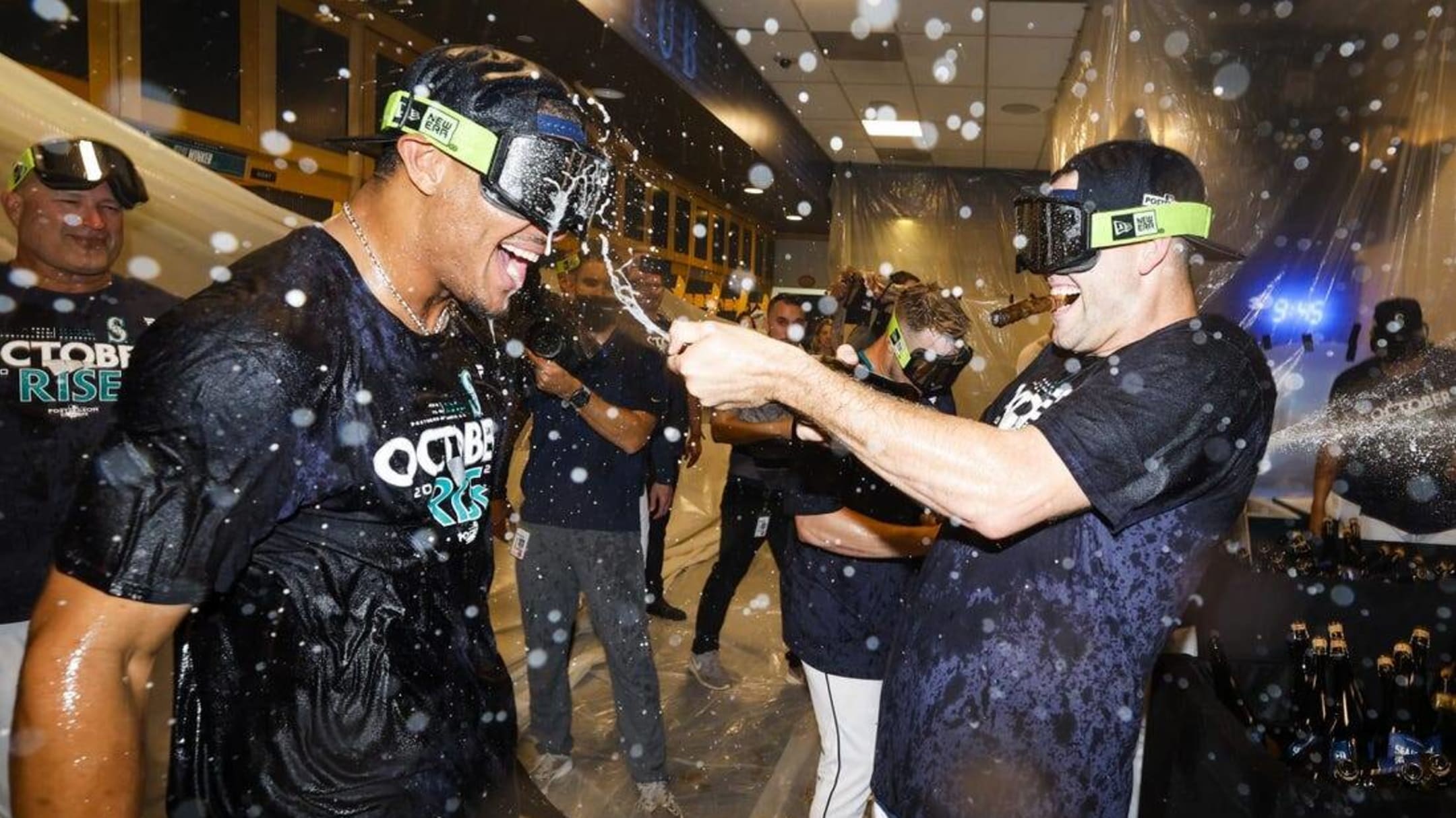 Seattle Mariners clinch first postseason berth since 2001