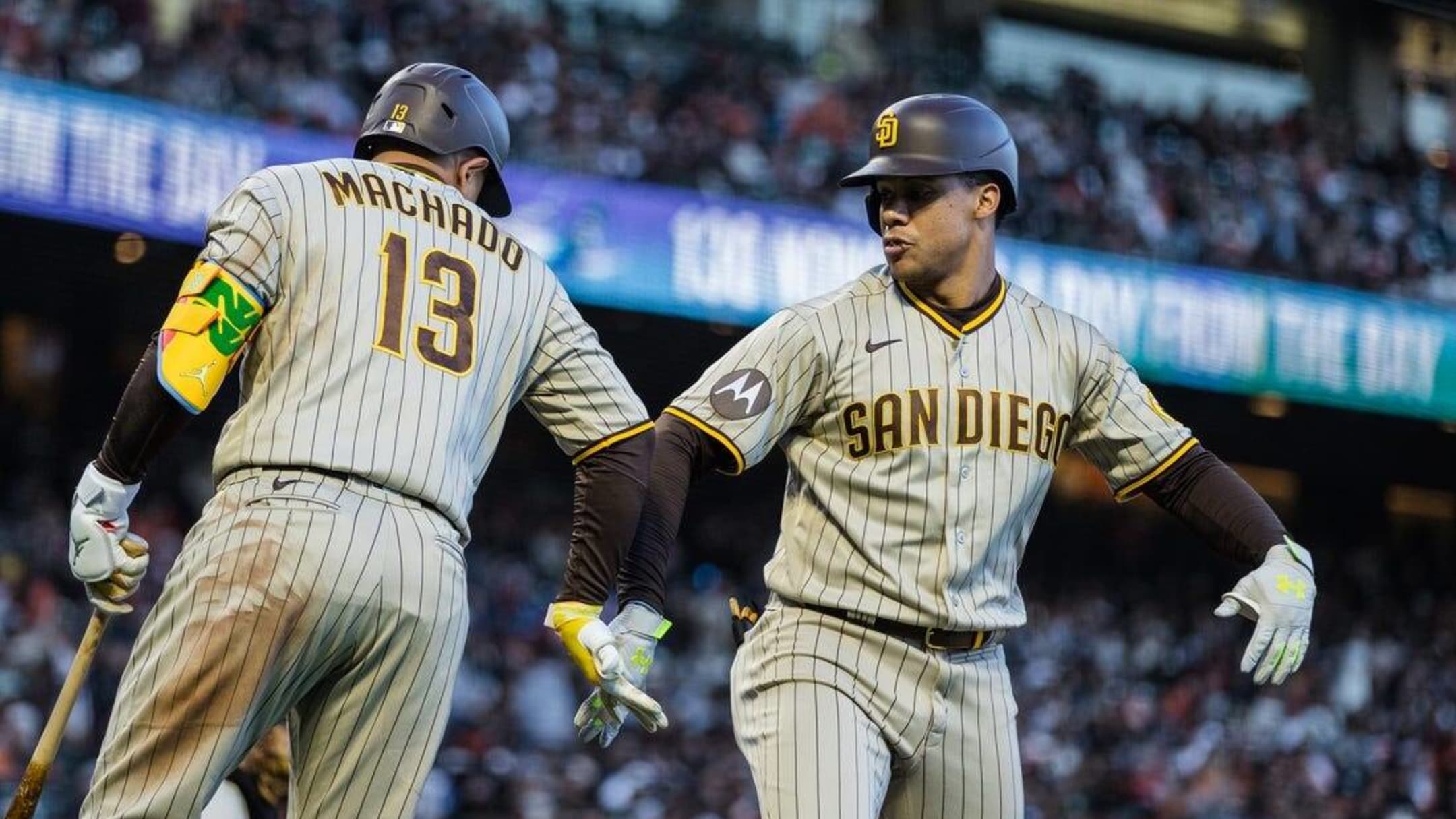 Walker blasts a walk-off homer in the 10th 