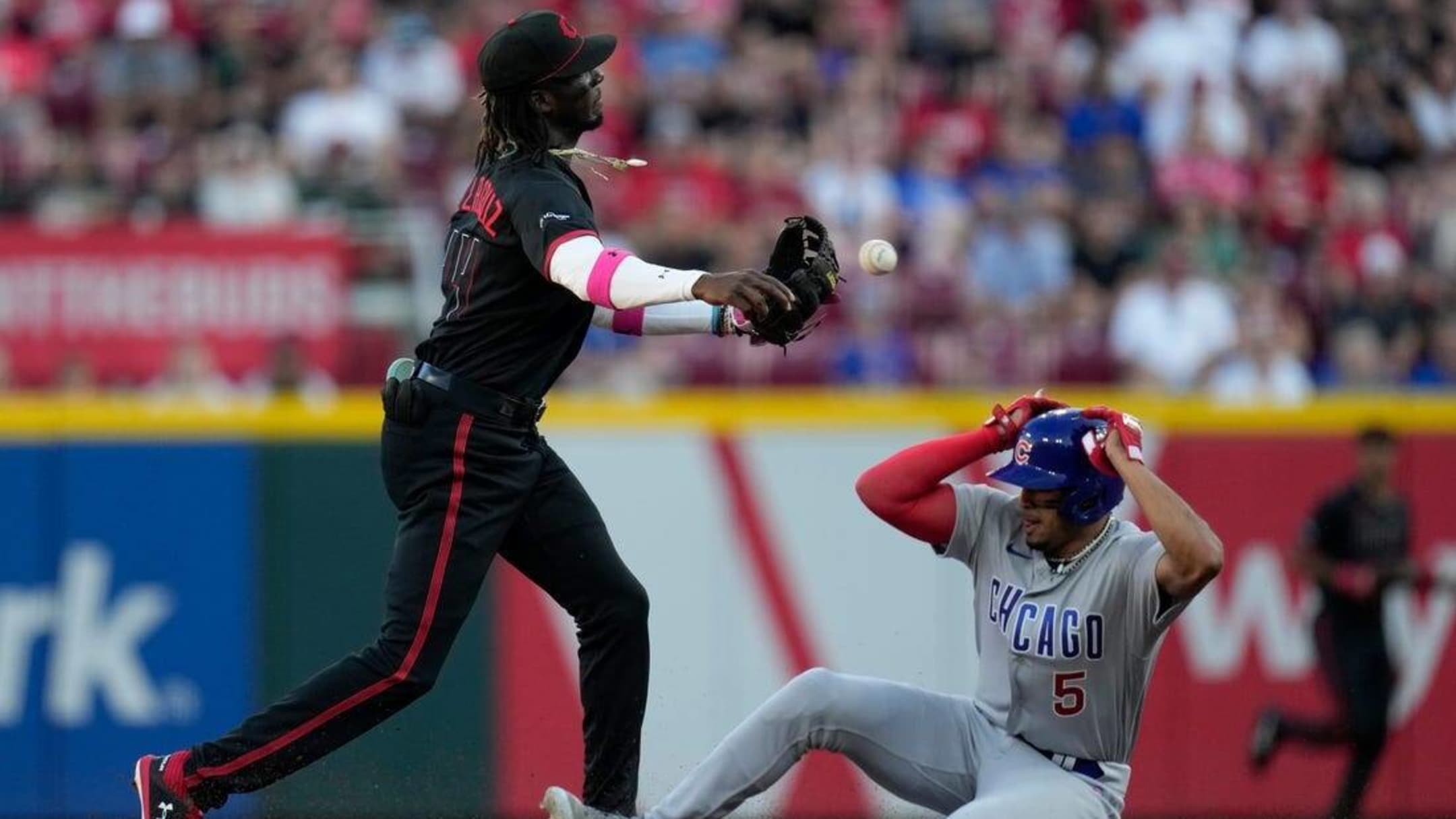 Cubs split doubleheader against Reds to open series in Cincinnati