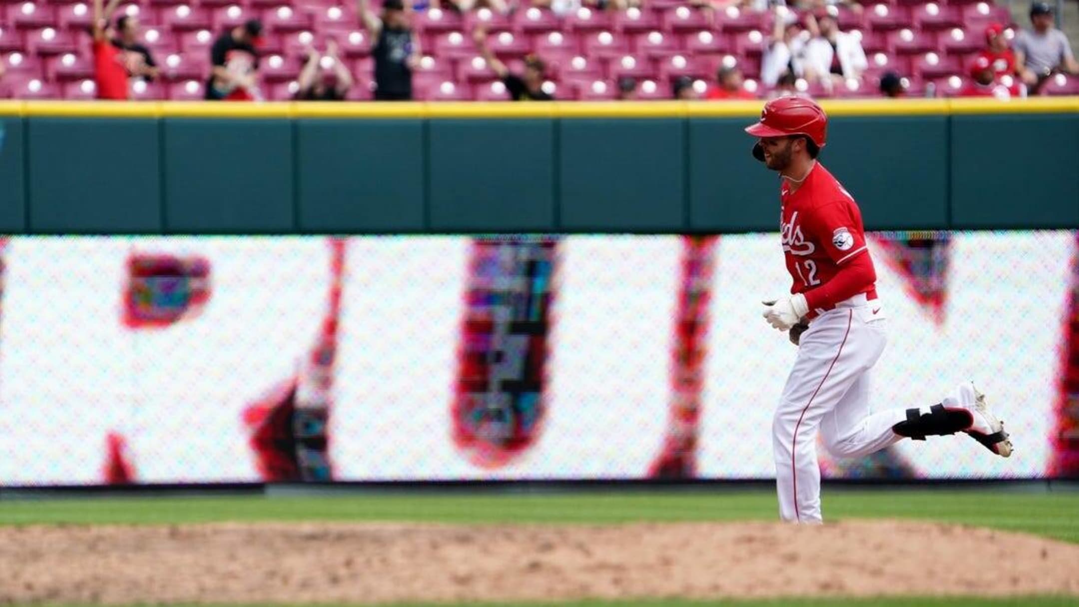 Mets acquire OF Tyler Naquin from Reds