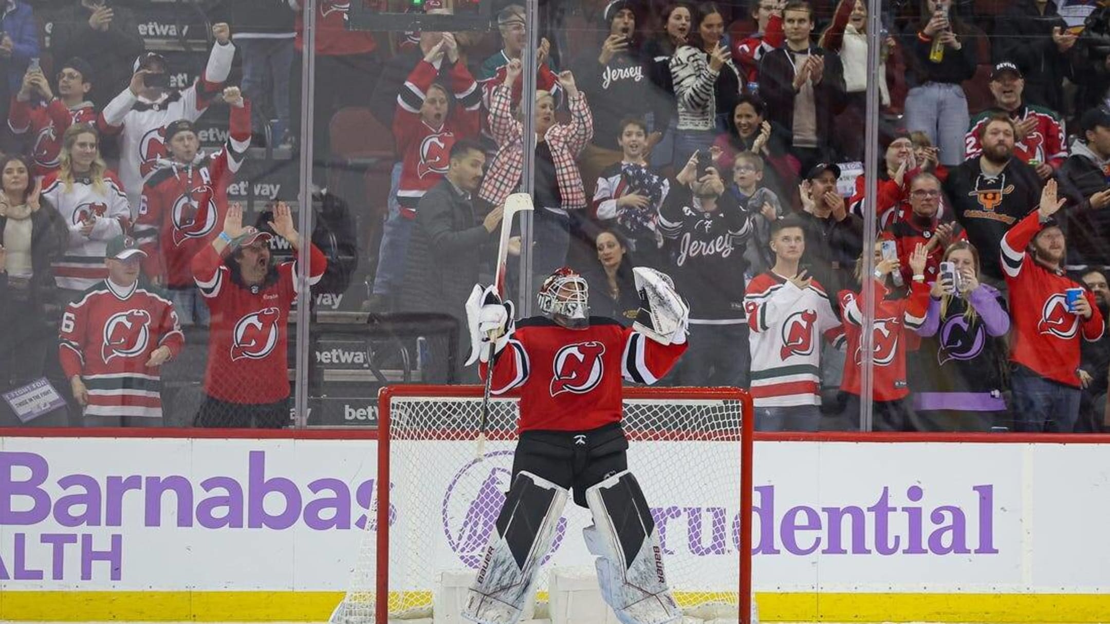 Devils top Oilers, tie franchise mark with 13th straight win