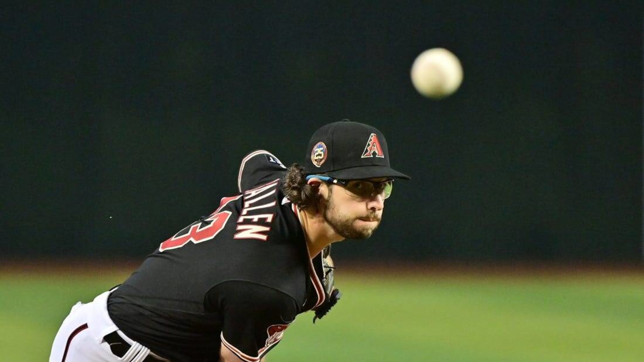 Eighth-inning error lifts D-backs past Royals