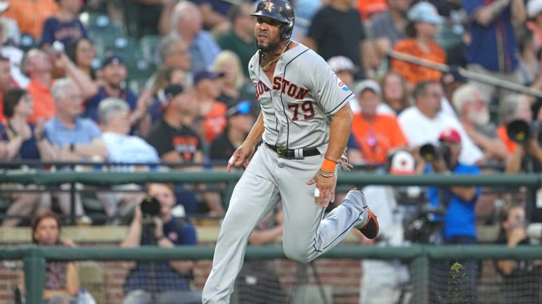 Abreu, Maton land on injured list for Houston Astros