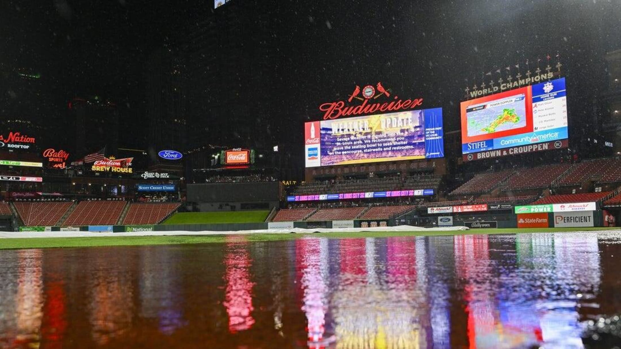 Cardinals to play a doubleheader Saturday after rain suspends Friday's  series opener