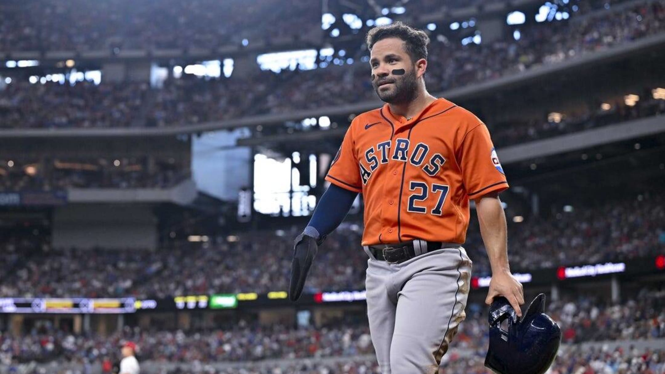Altuve placed on injured list by Astros with left oblique