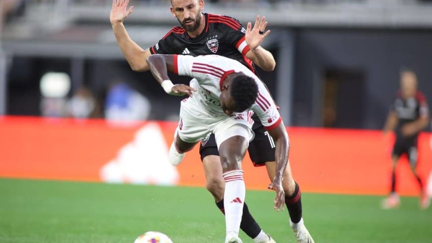 D.C. United pull even with Toronto FC on late penalty kick