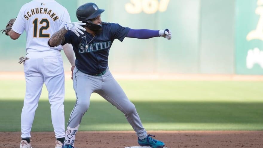 Parade of doubles carries Mariners past A&#39;s