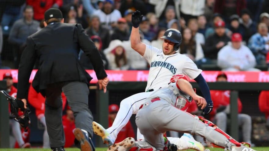 Logan Gilbert holds down Reds as Mariners win again