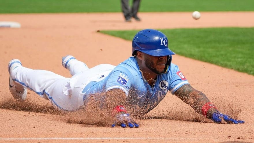 Royals score 3 in ninth to shock Padres, avoid sweep