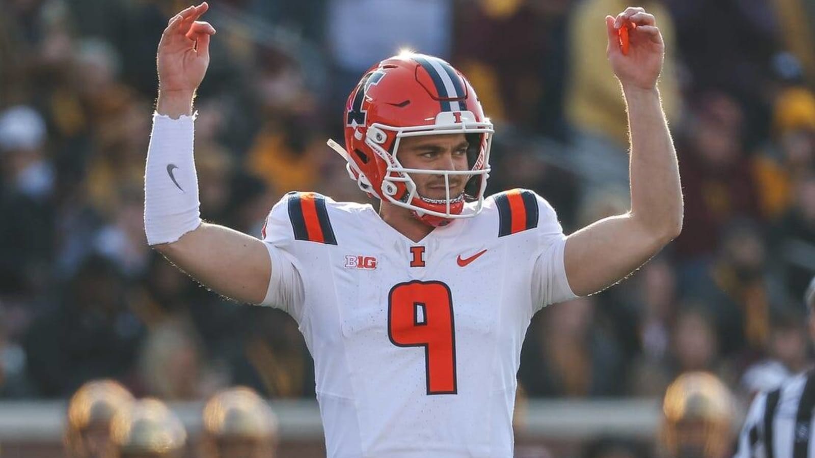 Illinois QB Luke Altmyer (head) cleared, to start vs. No. 16 Iowa