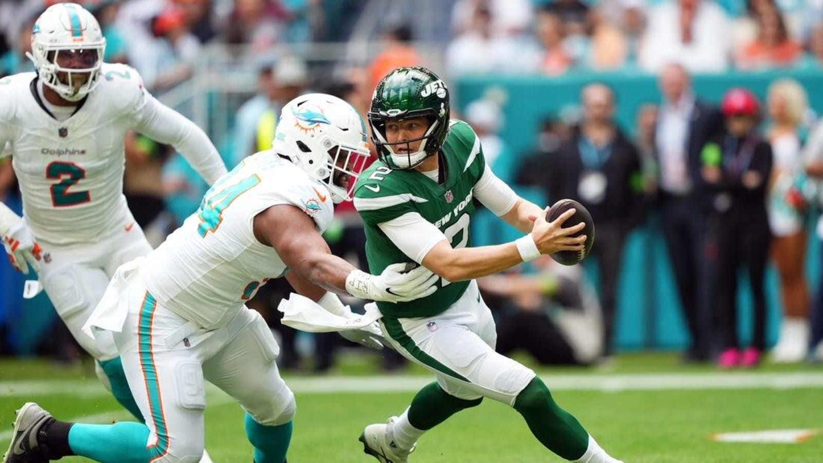 Jets QB Zach Wilson departs vs. Dolphins