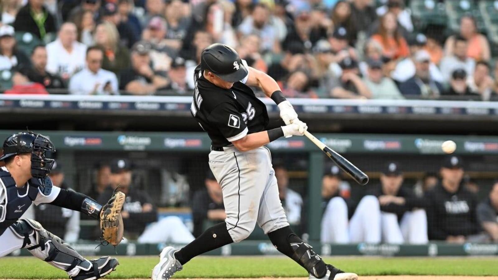 White Sox score early and often, rout Tigers