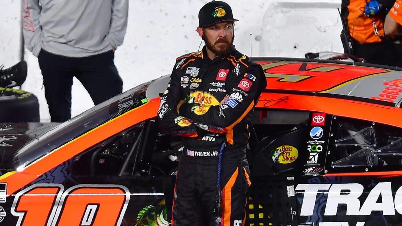 Martin Truex Jr. wins season-opening Clash at the Coliseum