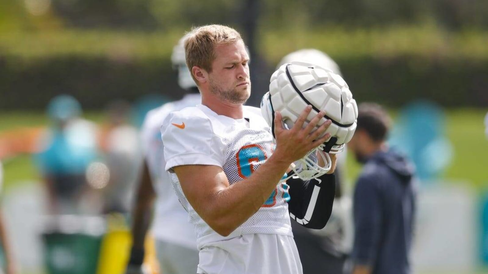 Dolphins HC: Miami not shopping TE Mike Gesicki