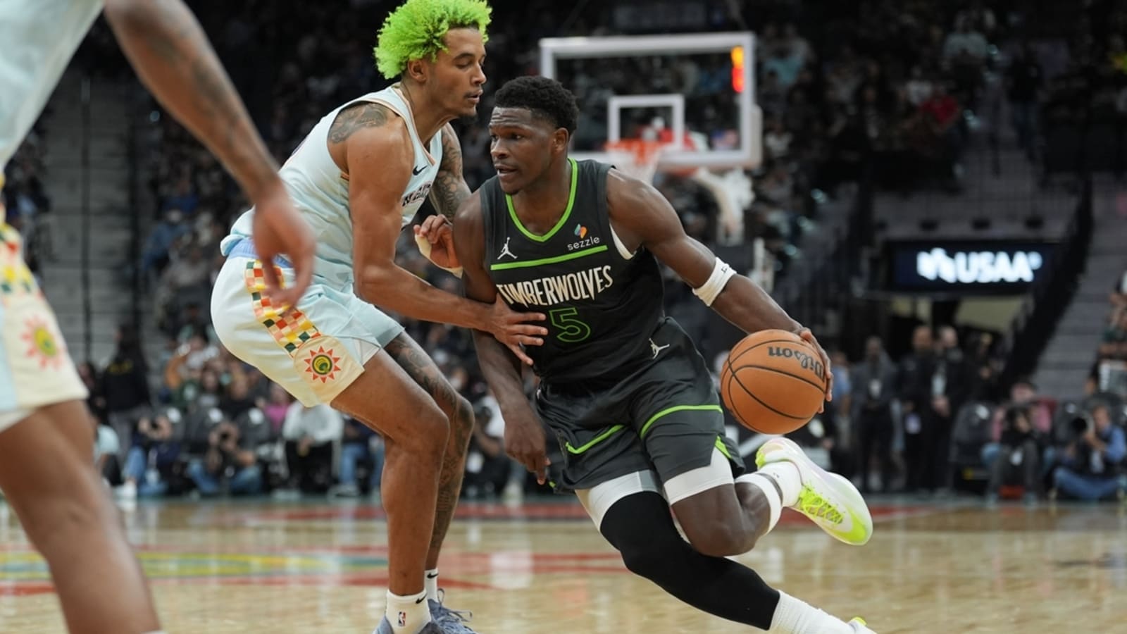 Anthony Edwards leads rising Timberwolves over Spurs